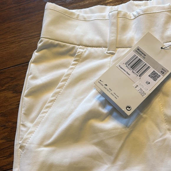 Nike Dri-FIT Victory
Women's 5" Golf Shorts NWT - Picture 8 of 11